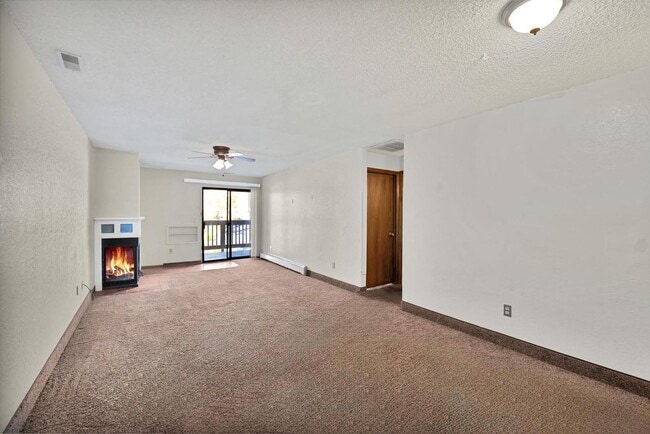 Building Photo - Charming 2-Bed Condo Near CMU & St. Mary’s... Unit 410