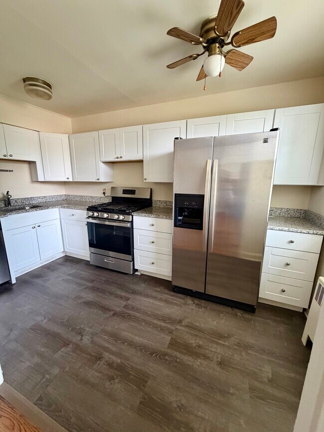 Newly Remodeled Kitchen - 112 Fairfield Ln Unit 1