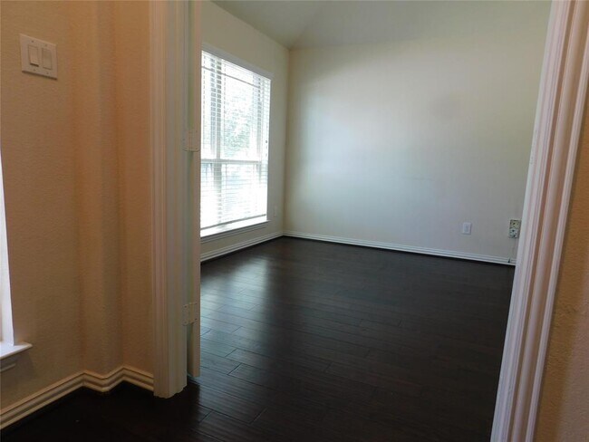 Photo - 3636 Bainbridge St