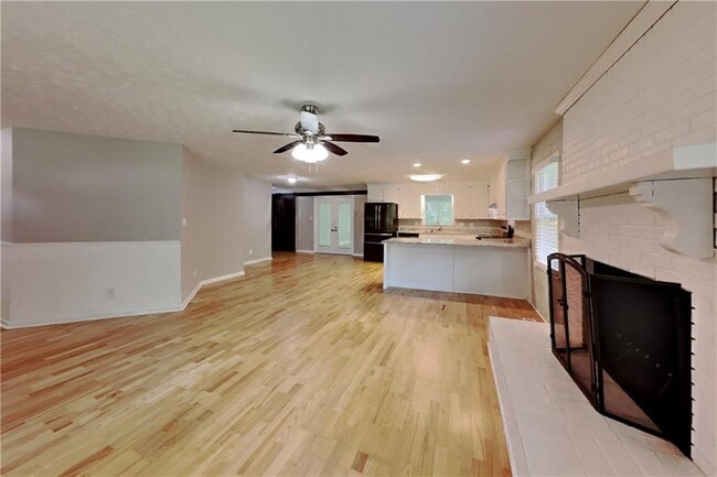 Photo - 2330 Hinton Rd