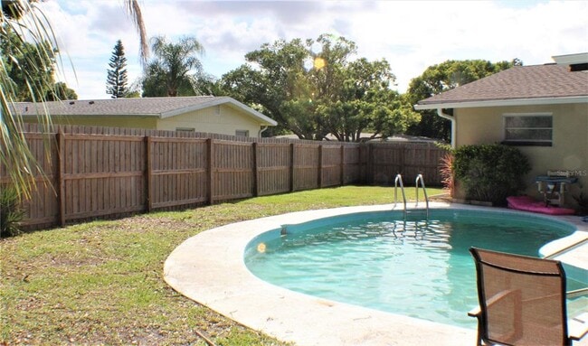 Photo - 1366 Windsor Dr