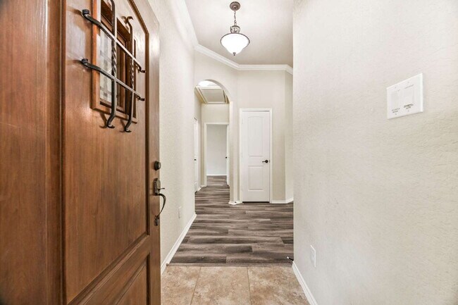 Photo - 209 Rawhide Way