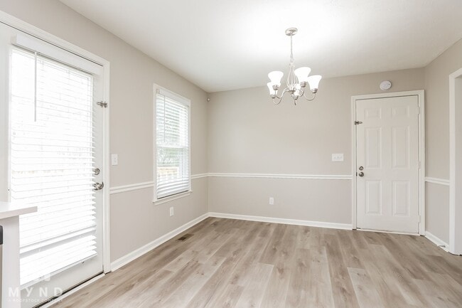 Photo - 204 Deerlake Dr