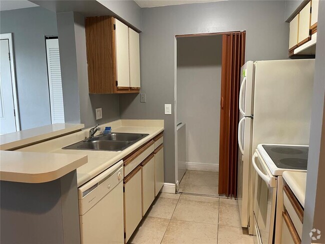 Building Photo - 1247 SW 46th Ave Unit 1312 Rental