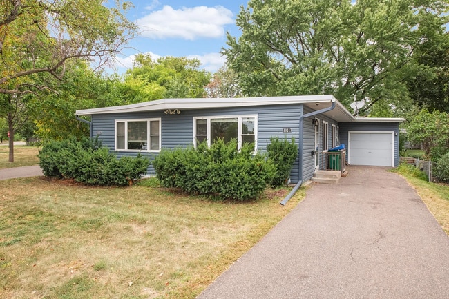 Building Photo - 6024-6026 W 35th Street Unit 6024