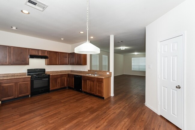 Photo - 16 Leisure Shore Ct
