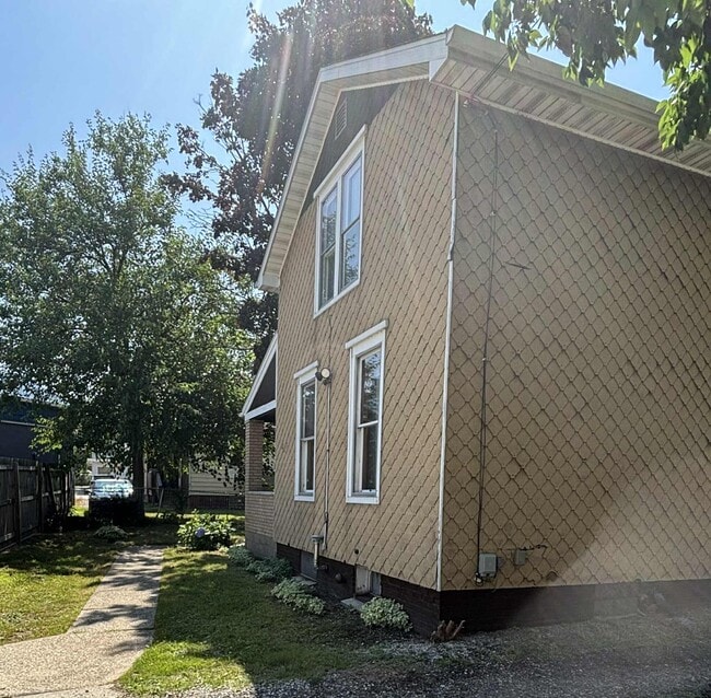 Building Photo - 223 W 29th St Rental