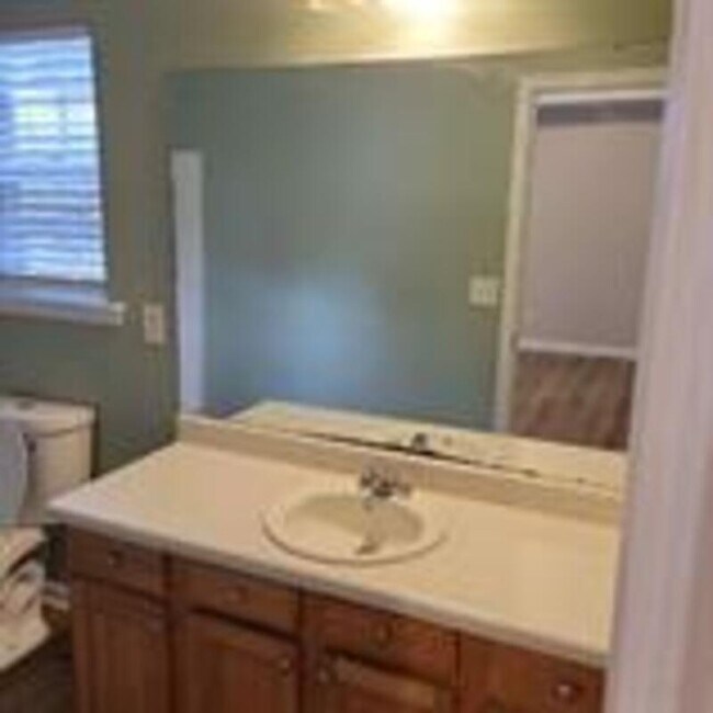 Photo - 404 Dunmurry Pl