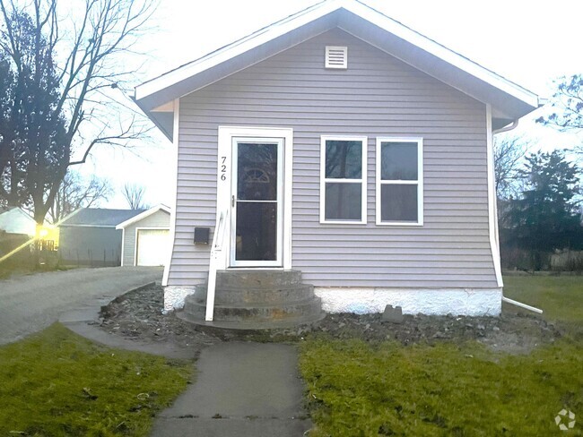 Building Photo - One Bedroom One Bathroom Remodeled Home