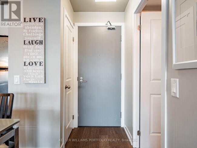 Photo - 8 Fieldway Rd Unité 405