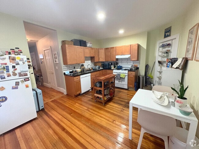 Building Photo - 119 Harvard St Unit 6 Rental