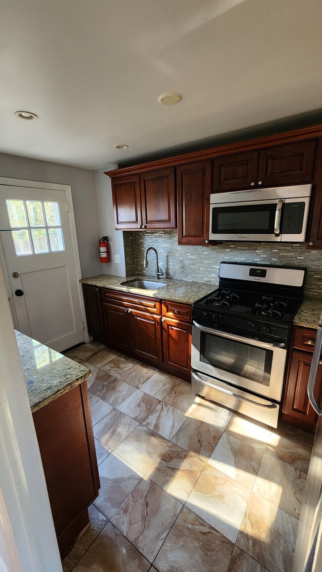 Photo - 1129 South Ave W