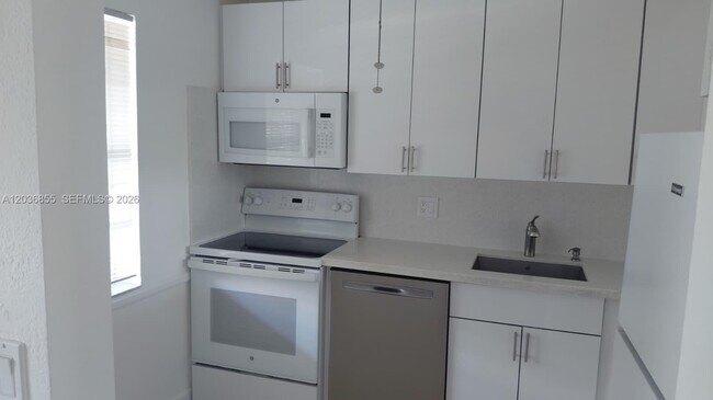 Building Photo - 7897 Golf Cir Dr Unit 306