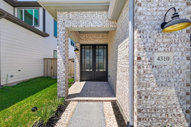 Photo - 704 Sonfield Dr