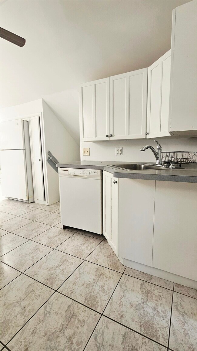 Photo - 86 W 34th St.