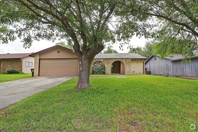 Building Photo - 3 Bedroom 2 Bath with large covered patio Rental