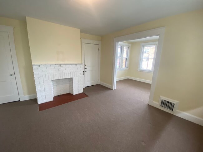 Building Photo - 3440 Shaw Ave Unit Apt 4