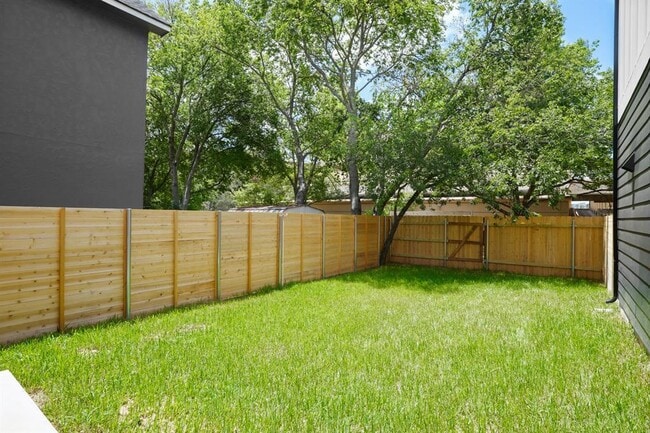 Photo - 913 Capitol Ct