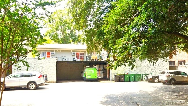 Building Photo - 425 Hawthorne St Unit 12 Rental