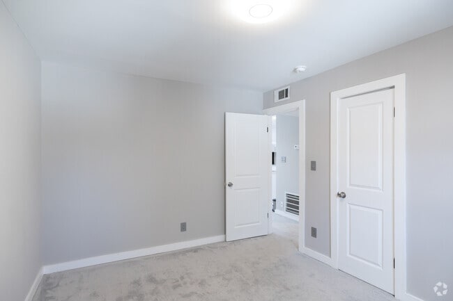 2BR, 1BA - 850SF - Main Bedroom