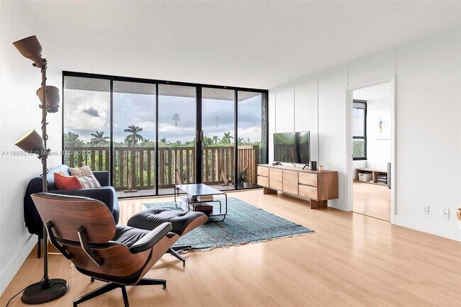 Photo - 780 NE 69th St Unidad 408