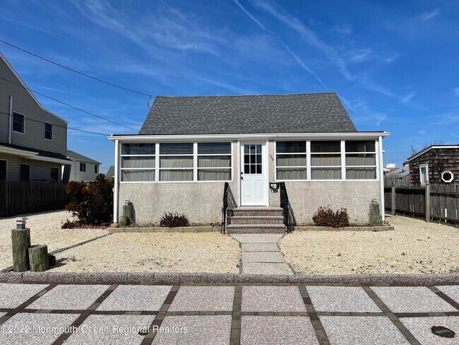 Building Photo - 139 Princeton Ave Unit 139 Rental