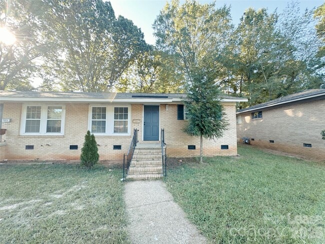 Building Photo - 5006 Malibu Dr