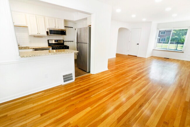 Living/dining room - 1524 Waltham Rd