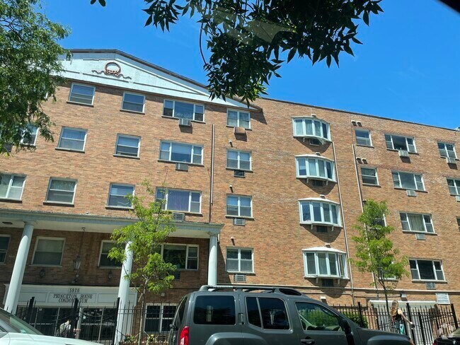Building Photo - 5920 N Kenmore Ave Rental