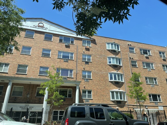 Photo - 5920 N Kenmore Ave Condo