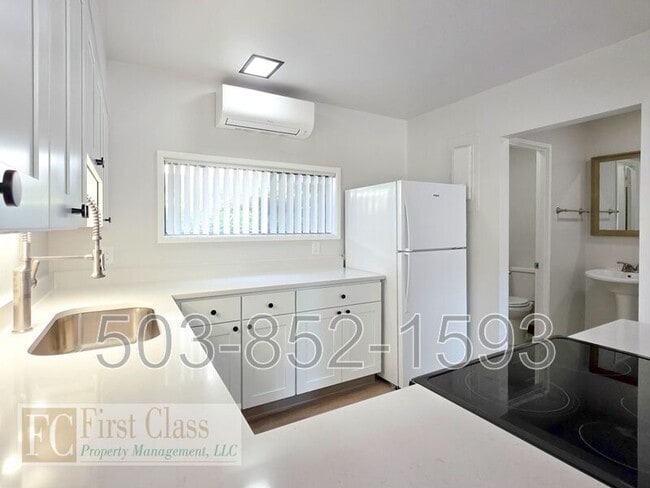 Building Photo - 8500 SW Canyon Dr Rental