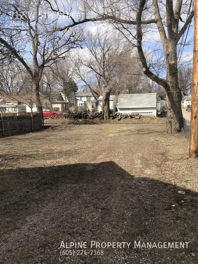 Photo - 2 Bed/1 Bath Ground Level Duplex!!