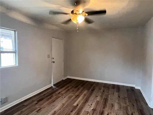 Photo - 525 Woodsmill Rd