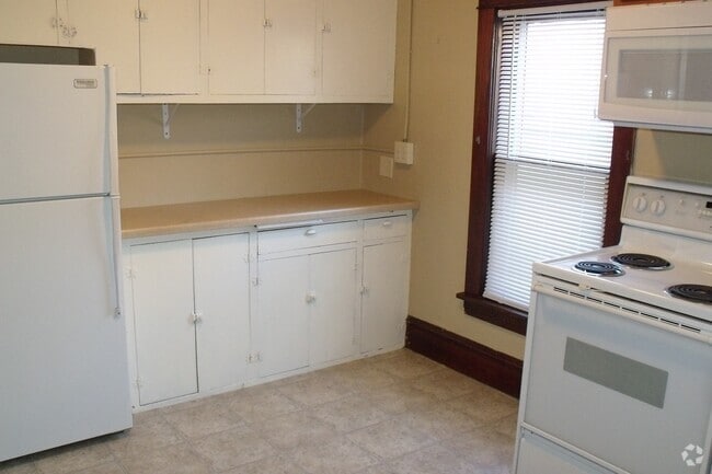 Building Photo - 22 16th Ave N Unit 2 Rental