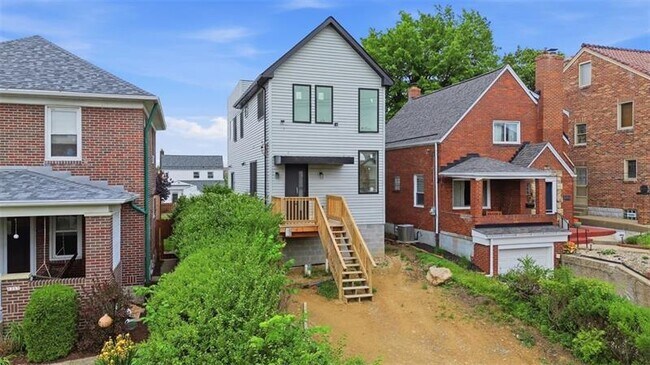 Photo - 1361 Hawthorne St