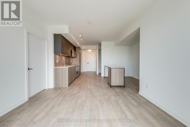 Photo - 220 Missinnihe Wy Unit 806