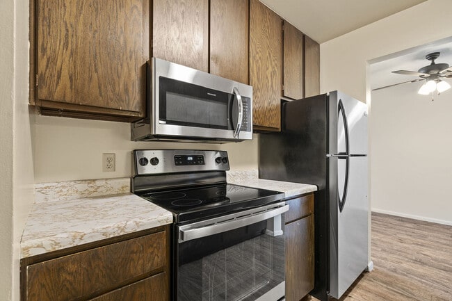 Photo - Cedarwood West Apartments