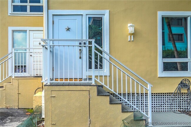 Photo - 245 NE MacArthur Blvd Unit 11