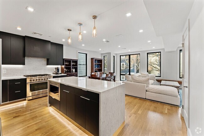 Building Photo - 8 Mercer St Unit 3 Rental