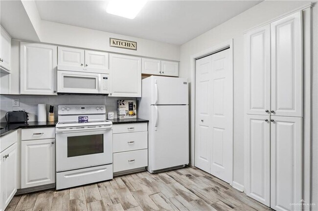 Photo - 17 Ashley Dr Unit 101