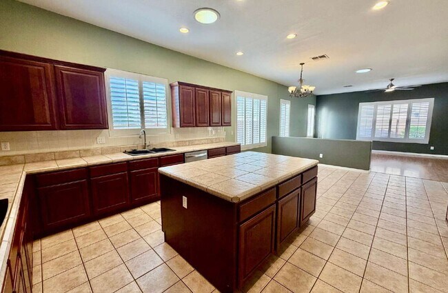 5916 W Fetlock Trail