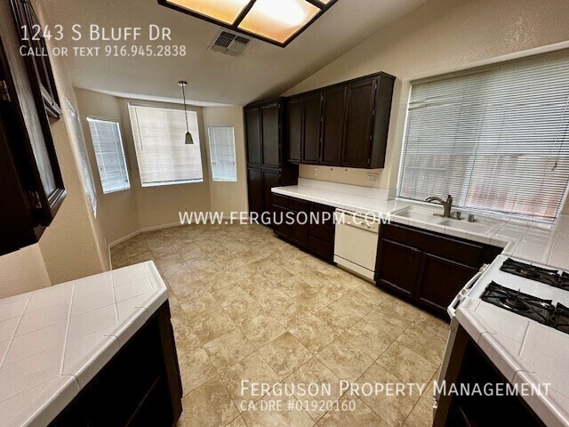 Photo - 1243 S Bluff Dr