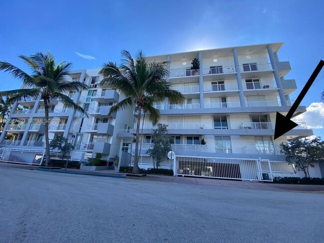 Building Photo - 7832 Collins Ave Unit 201