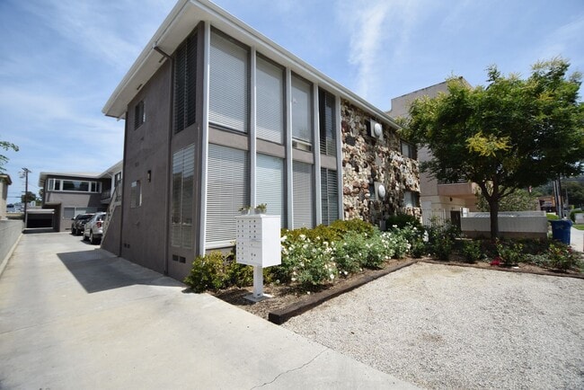 Building Photo - 4334 Mammoth Ave