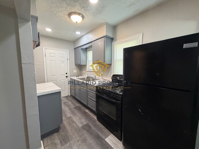 Photo - 3270 Ralston Ave