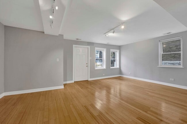 Photo - 1649 W 21st St Unidad 1649 W. 21st St Garden