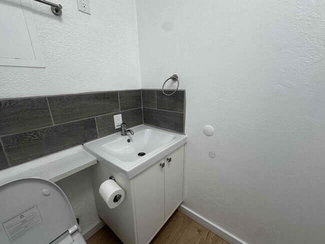 Photo - 3100 SE 122nd Ave Unidad c