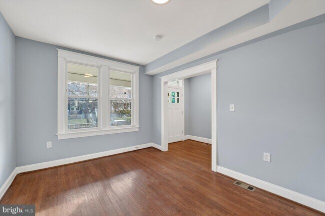 Photo - 632 Franklin St NE