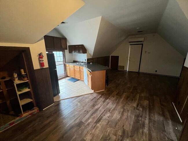 Upper 1 Bedroom Apartment