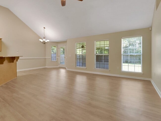 Photo - 3 Bed/2 Bath Home in Main Street!